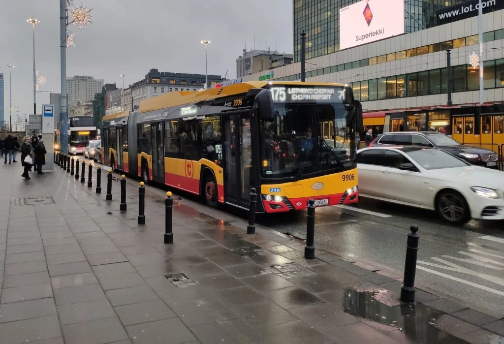 Bus 175 from Warsaw Airport to city centre