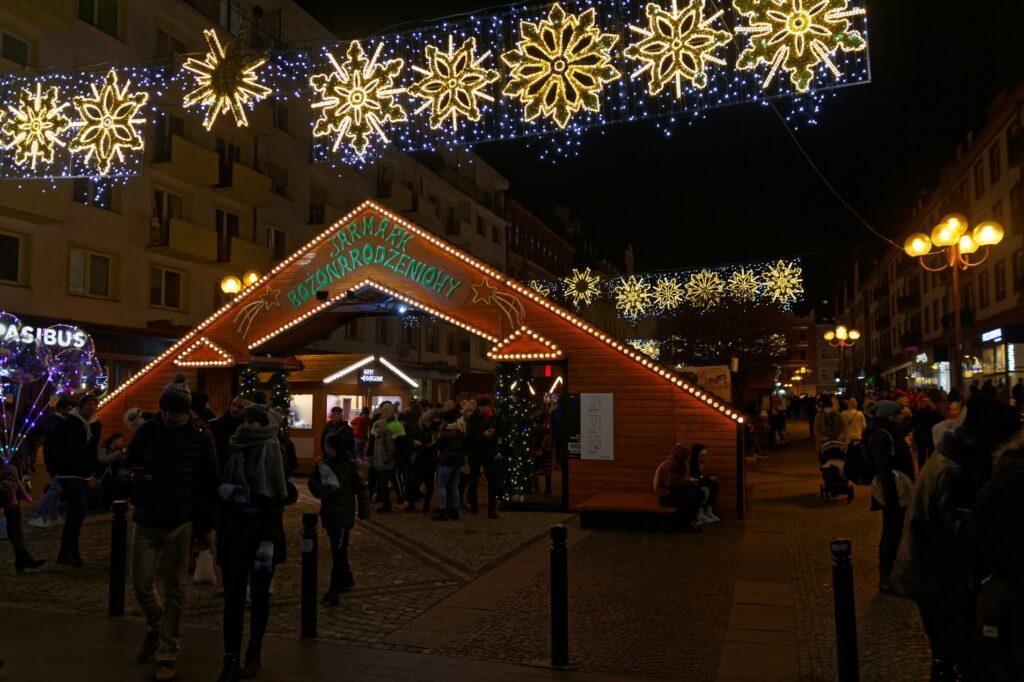 Mercado de Navidad de Wroclaw - puerta de entrada en la calle Swidnicka